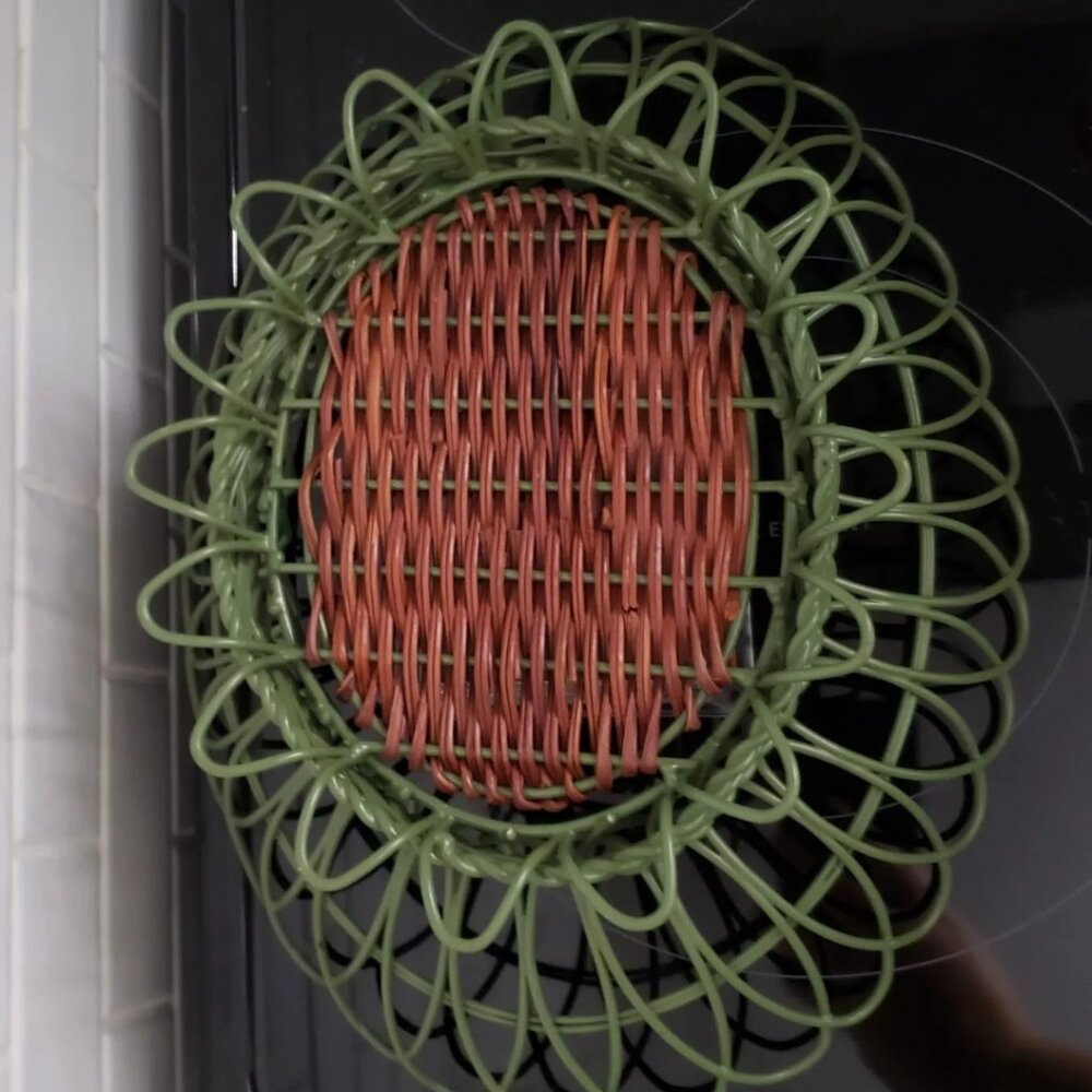 Vintage Wire Woven Wicker Fruit Bread Basket Kitchen Green Metal Farmhouse MCM - Picture 4 of 10